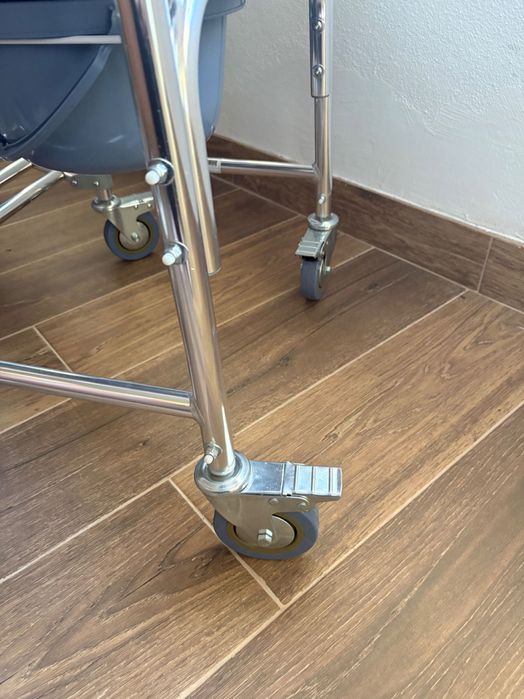 Cadeira de Banho Geriatrica Sanitária com Pés Dobráveis
