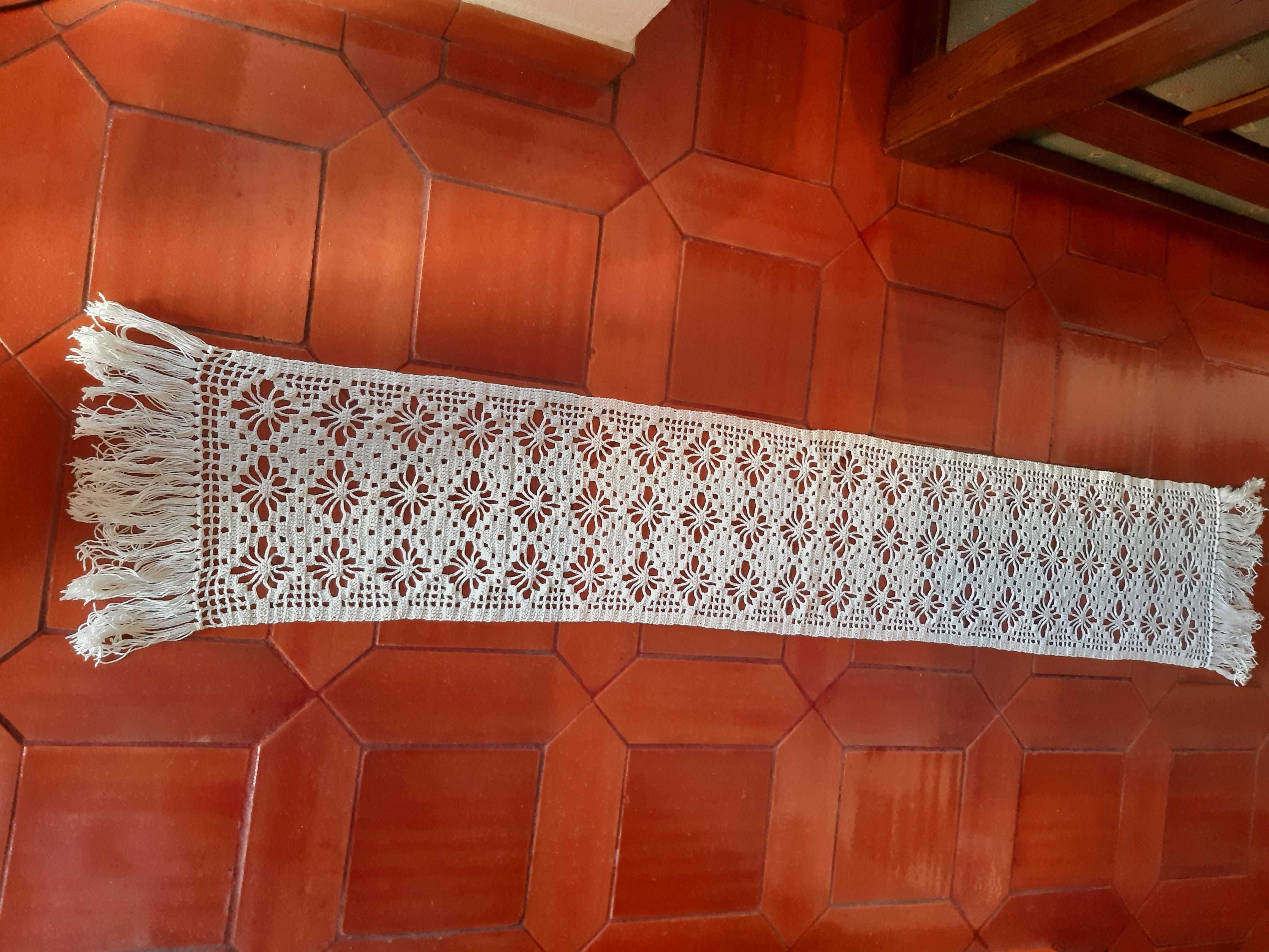 Naperon crochet, vintage, 1metro e 50cm, nunca usado