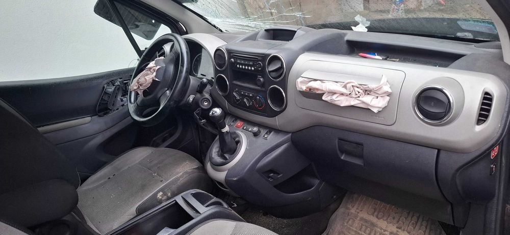 Peugeot partner na części silnik klapa fotele lampy
