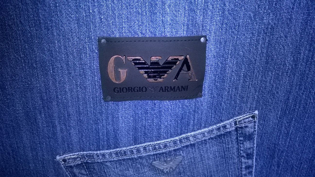 Rękodzieło skrzynia z jeansów Giorgio Armani