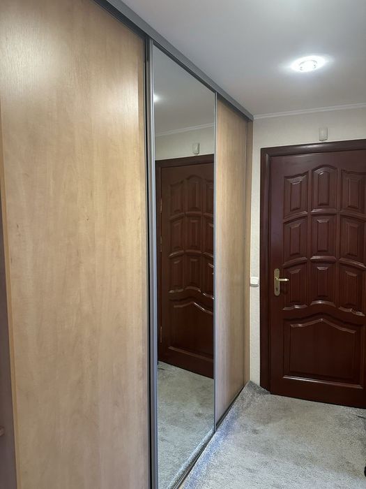 Продається простора 4 - кім. квартира в центрі з видом на Лебединку "