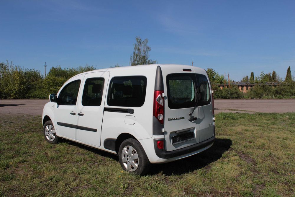 Бампер задній під парктроніки і глухий Renault Kangoo 2