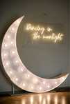 Napis ledon led neon na pleksi „dancing in the moonlight”