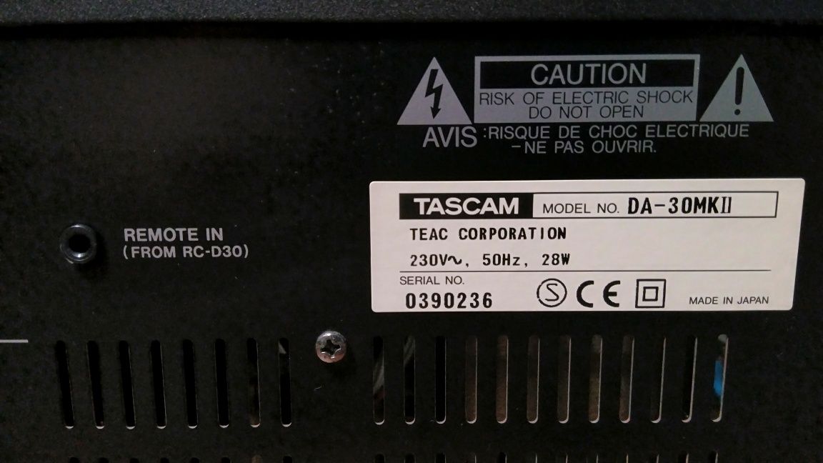 Profesjonalny magnetofon cyfrowy DAT Tascam da-30 MK II