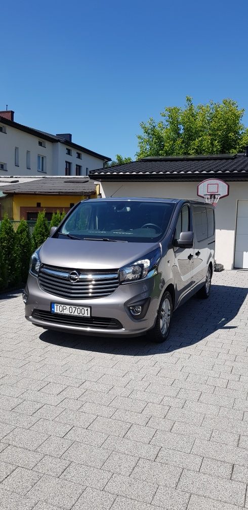 Wynajem busów 9-23 os autobusów i autokarów z kierowcą i
