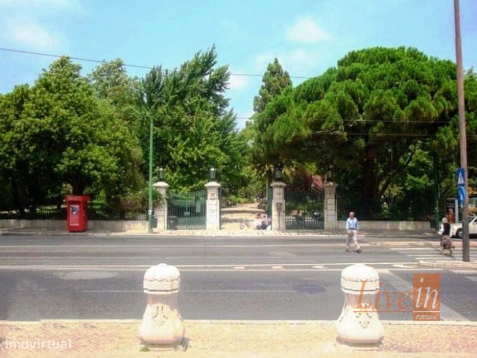 Lote de 8 Imóveis para venda em Conjunto em Lisboa, Barreiro, Moita...