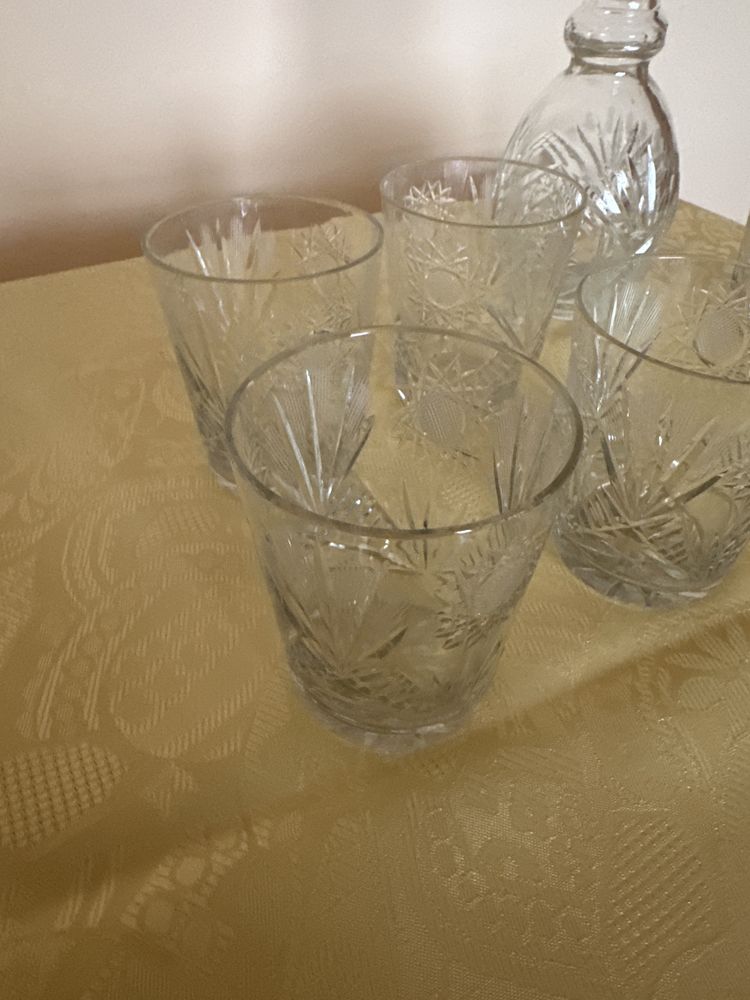 Karafka  plus 6 szklanek , krysztal z PRL