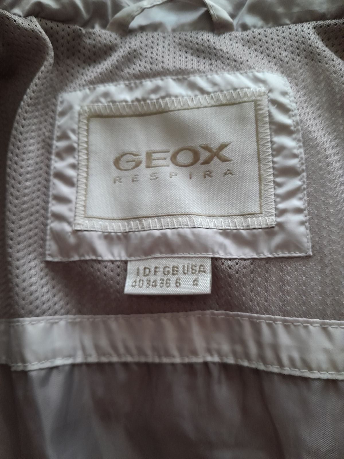Продам куртку Geox 40 розмір