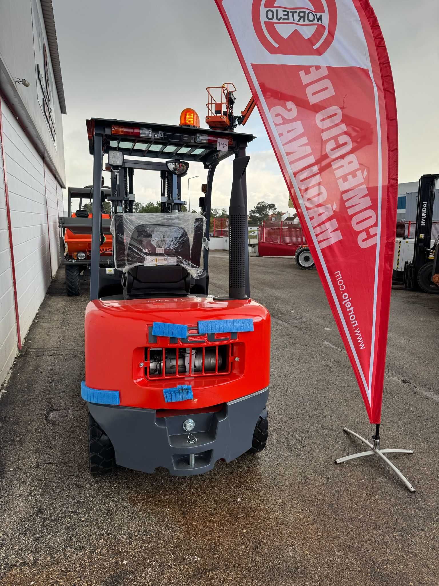 Empilhador HELI Diesel  (NOVO) 2,5Ton