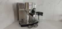 Ekspres do kawy kolbowy DeLonghi EC 860.M ze spienianiem