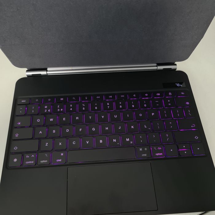 Чохол клавіатура з підсвідкою на Ipad 12.9 "