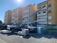 Elevador exterior (grua)plataforma. liftservice . Mudanças, obras,..