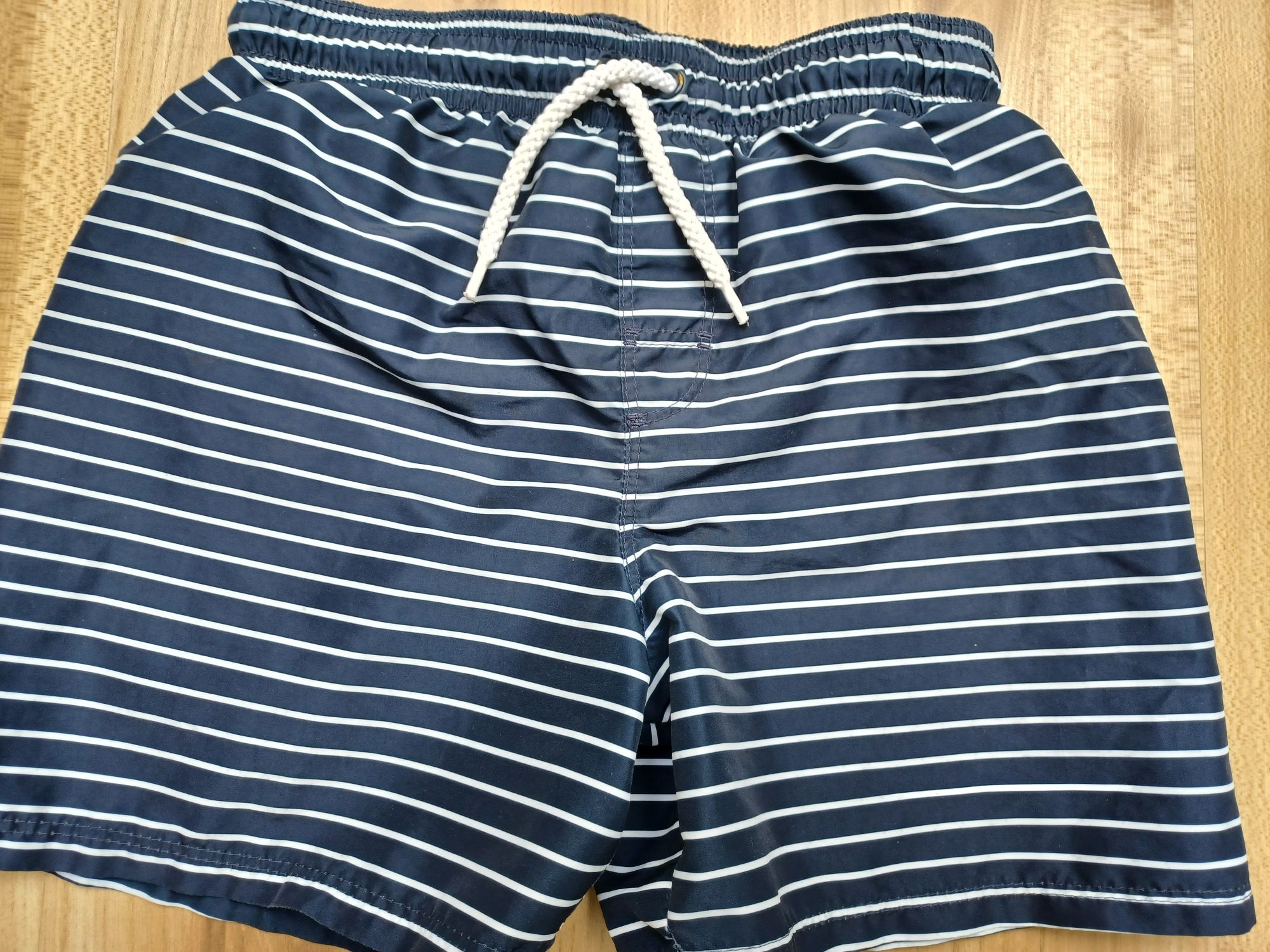 Szorty kąpielowe H&M 122cm 128cm granatowe w paski, kąpielówki