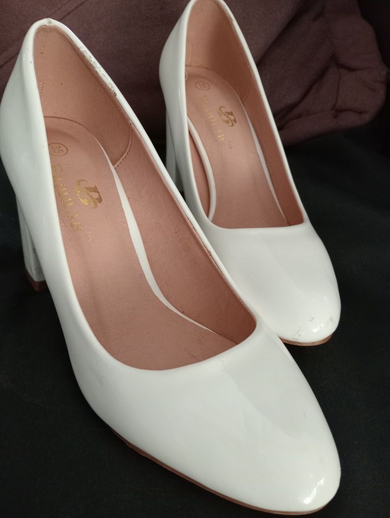 Туфлі білі 35 розмір