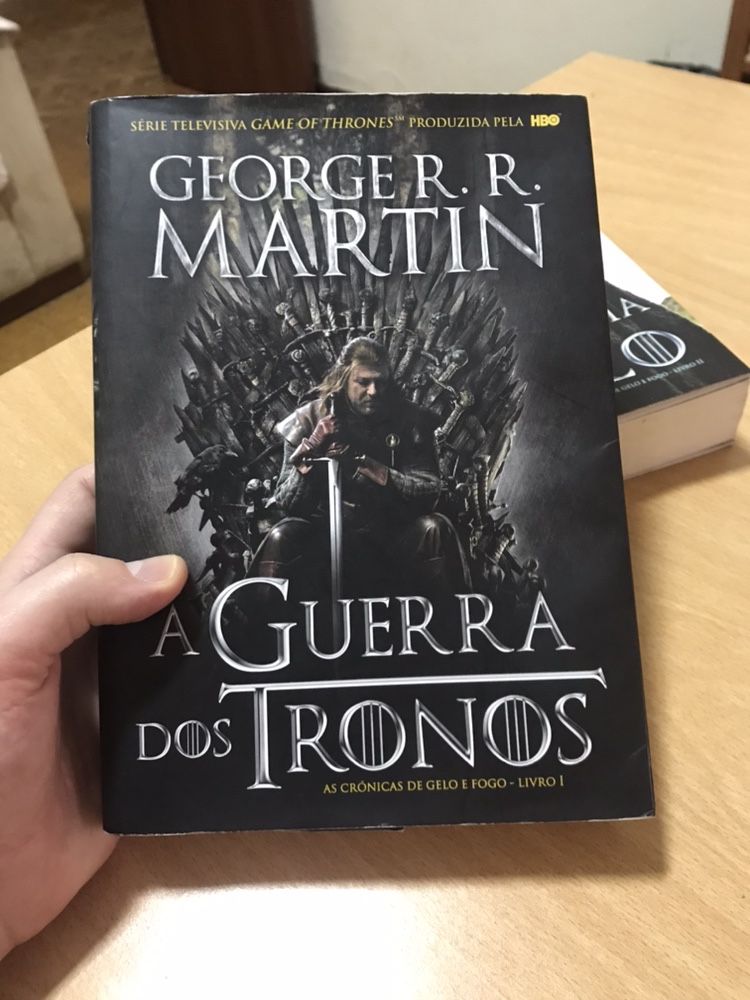 A Guerra dos Tronos - As Crónicas de Gelo e Fogo Volume 1