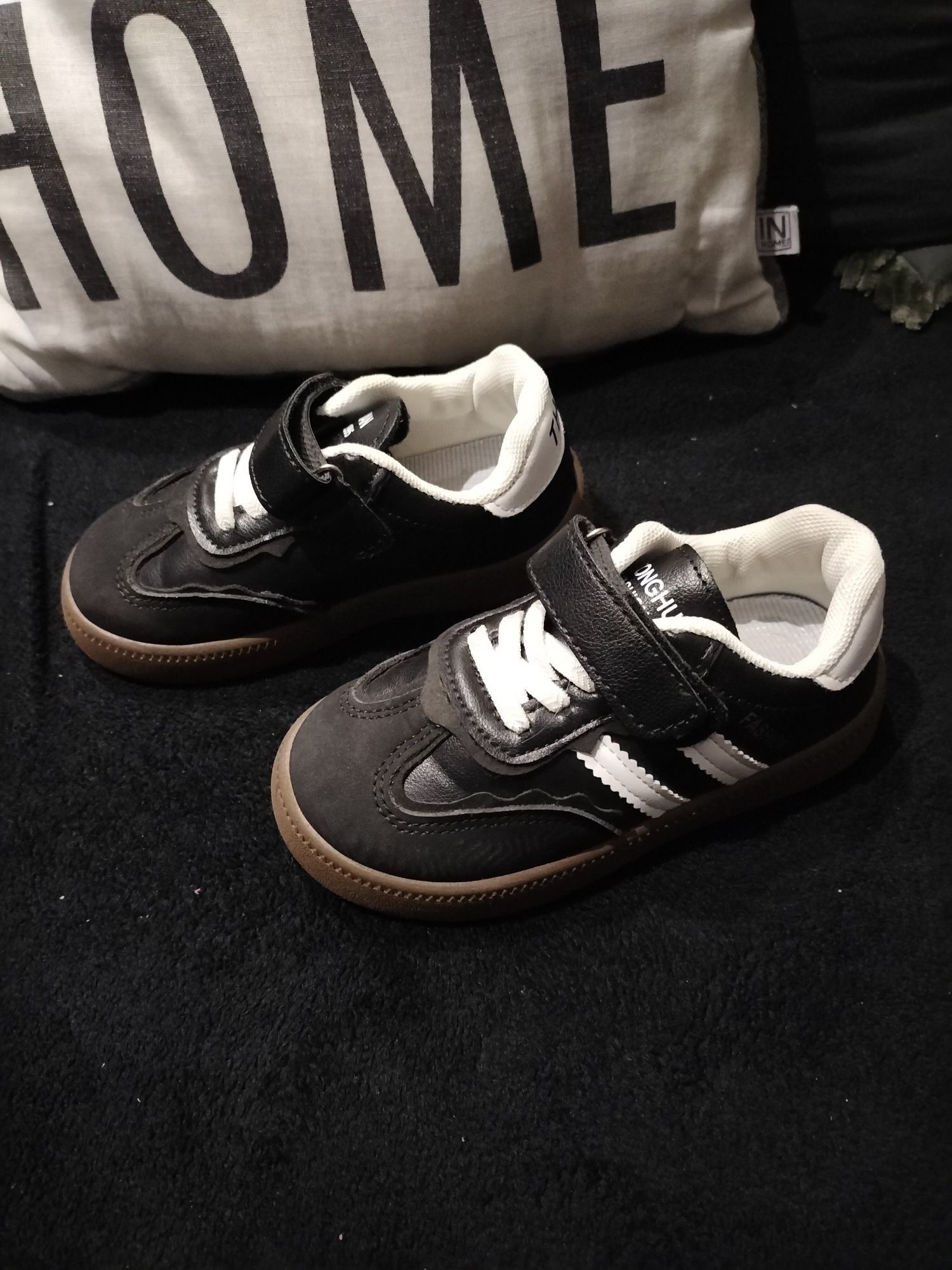 Sneakersy chłopięce 28