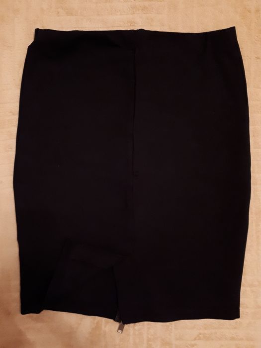 Юбка-карандаш чорна
