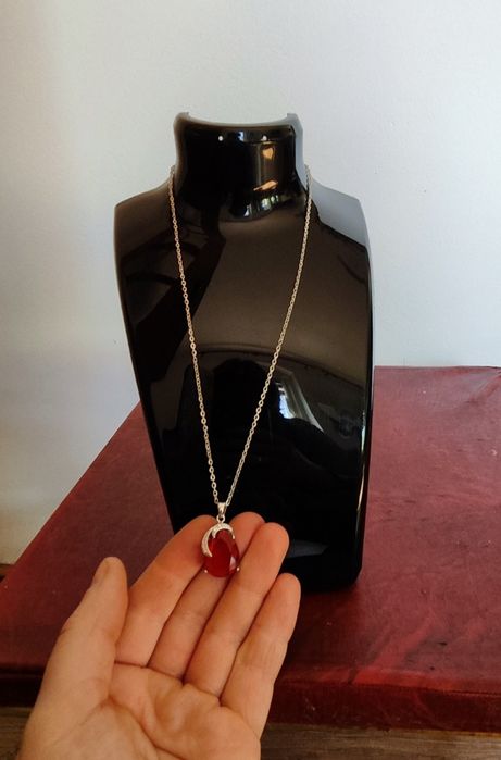 Czerwony naszyjnik nowy