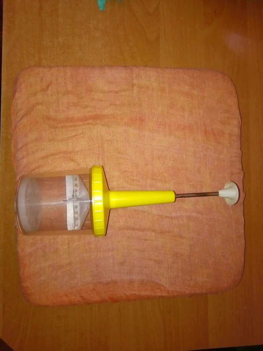 Szatkownica do cebuli czosnku krajacz siekacz ręczny PRL żółty