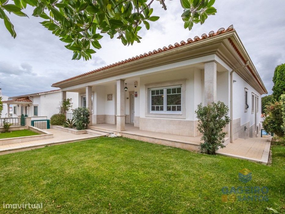 Moradia independente 3 quartos em Salir do Porto com vista para a Baía