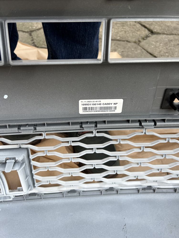Zderzak przód VW Caddy 2K7 PDC radar ładny