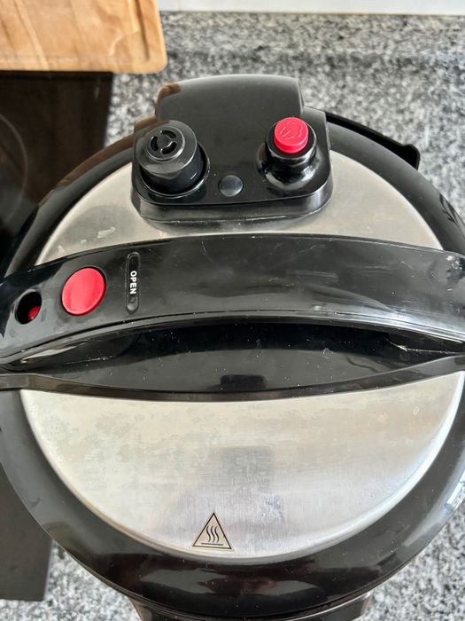 Panela de Pressão Elétrica - SilverCrest