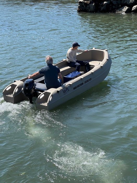 BARCO WHALY NOVO 435R EM HDPE