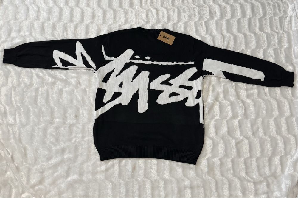 Найпопулярніший світер від Stussy