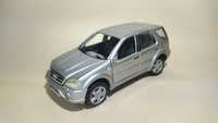 Большая модель Mercedes-Benz ML55 AMG  1:18, модель 1:18