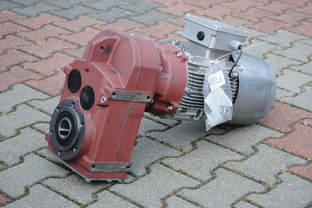 Motoreduktor 4kw. 37,4obr./min. z hamulcem. Firmy SIEMENS