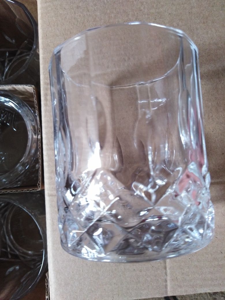 Фірменні стакани на віски