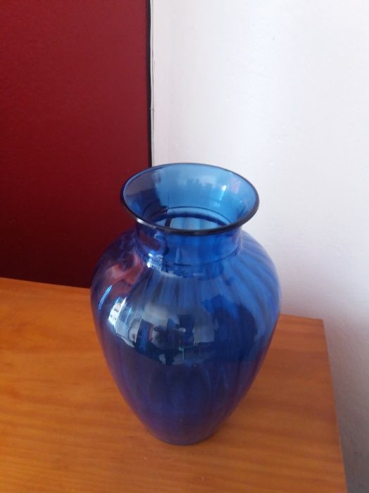 Jarra em vidro de côr azul (31cmX18cm)