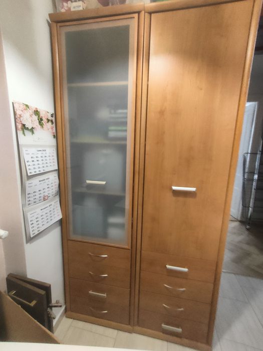 Szafki z półkami i szufladami