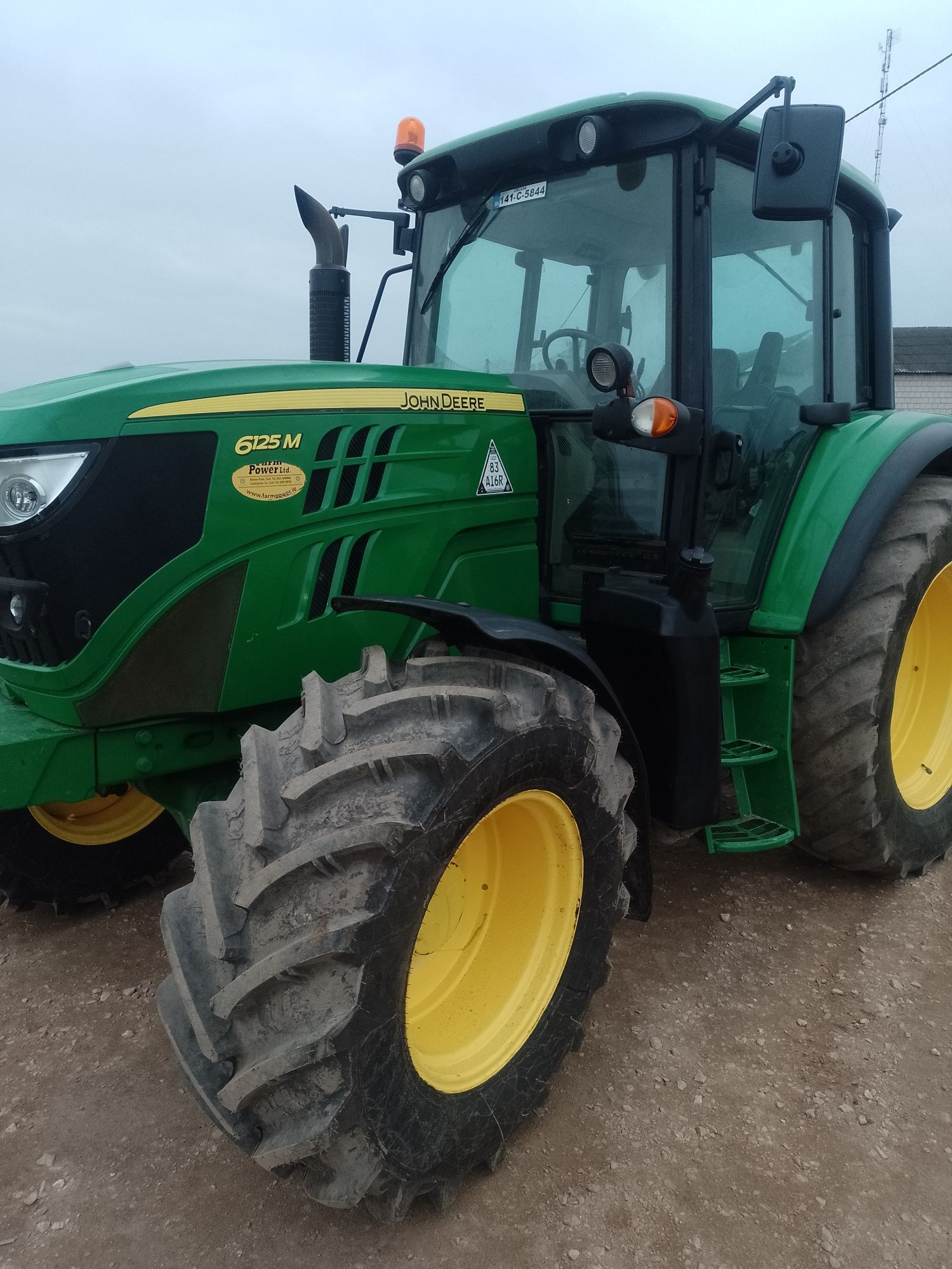 John Deere 6125M