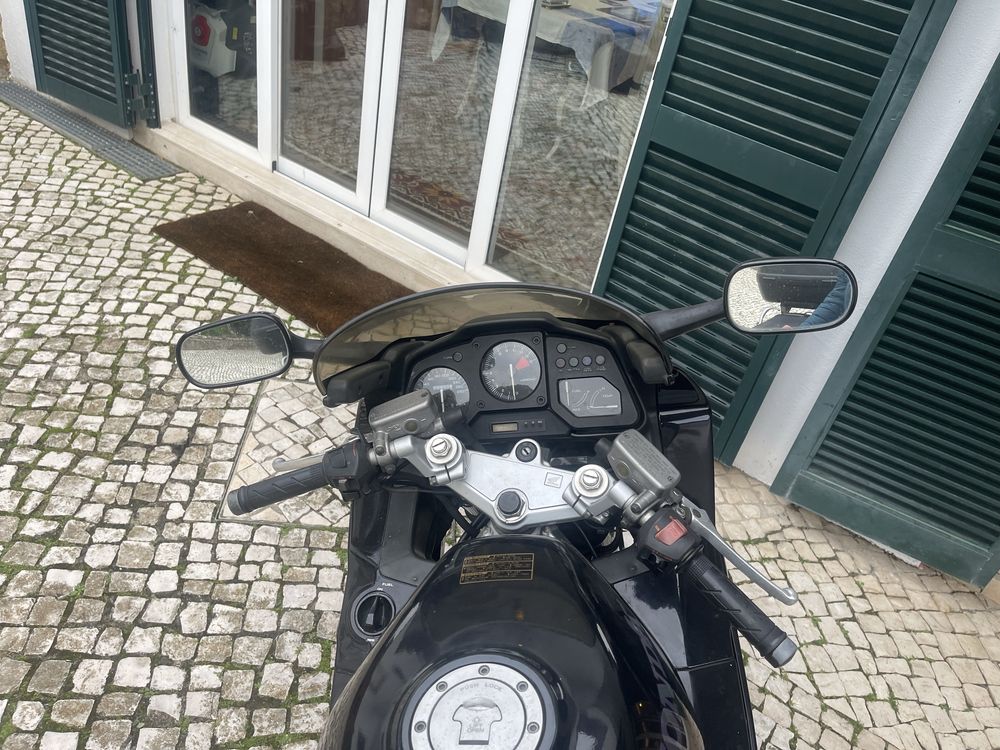 Honda VFR 750 em bom estada geral