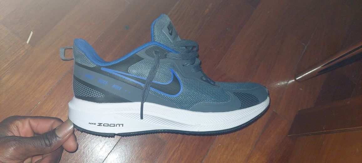 Bom tenis nike zom