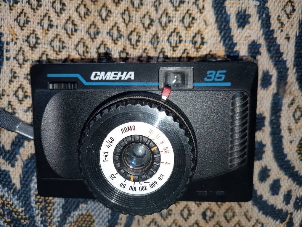 Фотоапарати плівкові "Смена-35" та "Rekam"