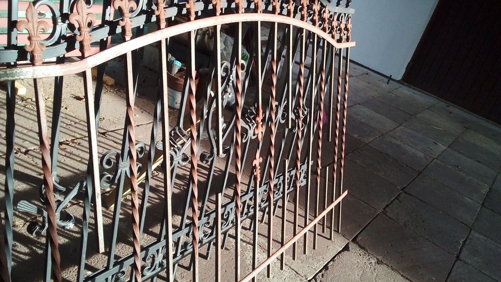 Przeslo ogrodzeniowe kute.