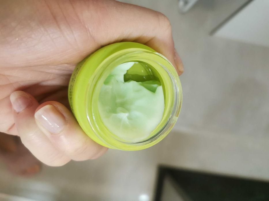 Krem pod oczy, Nacomi