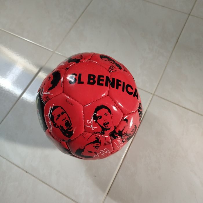 Bola oficial autografada Benfica época 2009/10