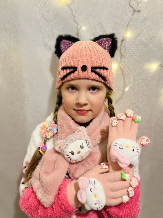 Набір для дівчинки , шапка, шарф, перчатки.