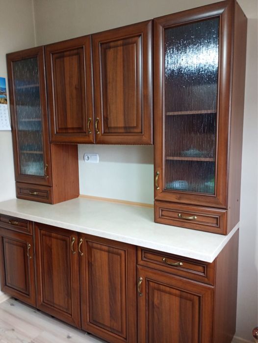 Meble kuchenne ze stołem