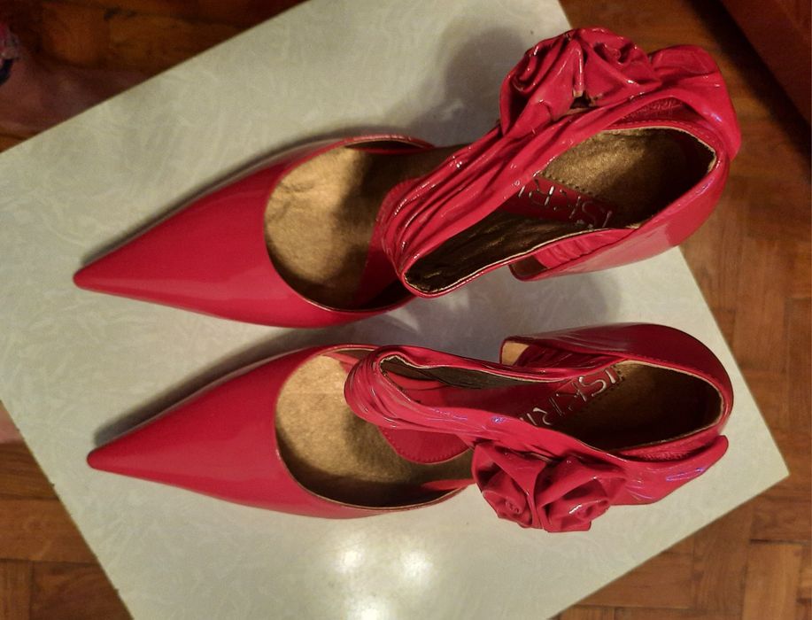 Туфли. Красный лак.