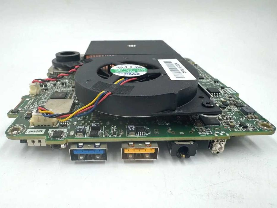 Материнка від Intel nuc7i7bnb, Intel Core i7-7567u