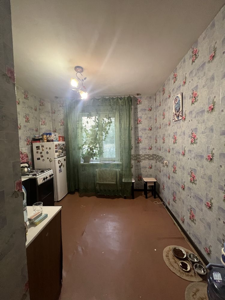 Продам 3 кімнатну квартиру по вулиці Лісового 29 ( 2-Східний ) .