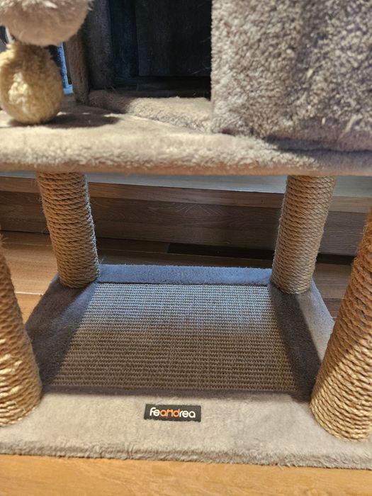 Drapak kota marki Feandrea używany 130 wys