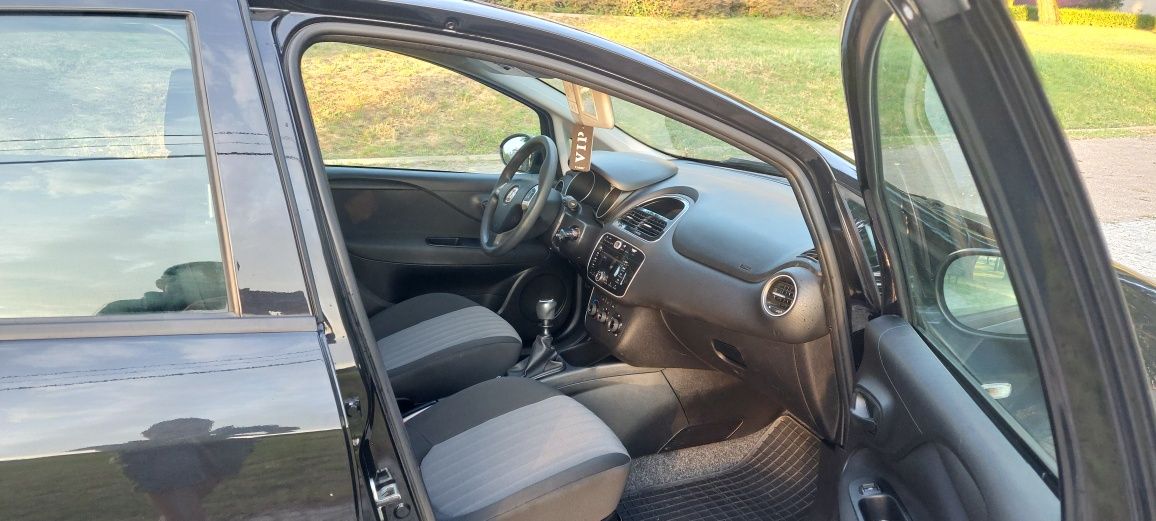 Fiat Punto 2018 przebieg 39400