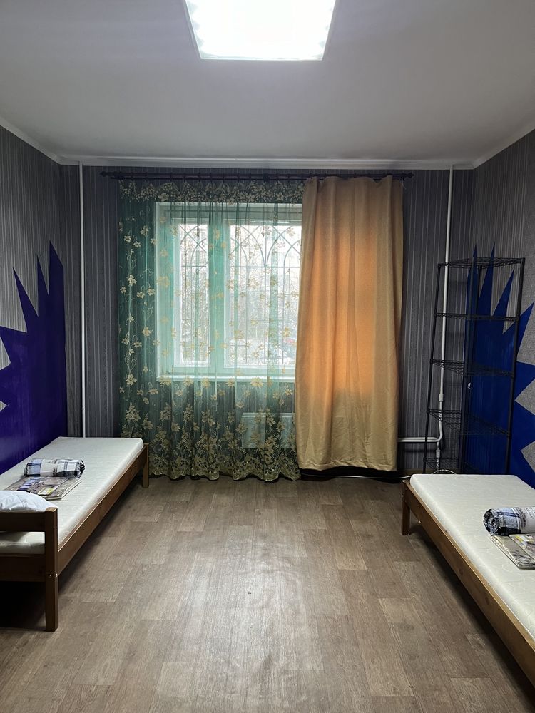 Трехместная комната в хостеле АрАрАт-Позняки