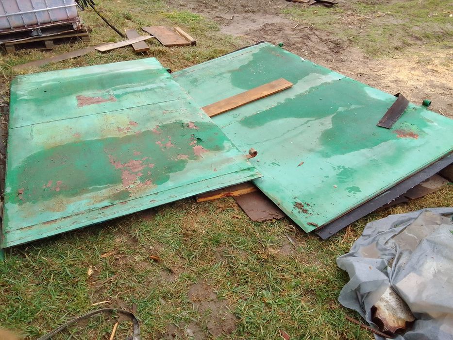 Двері ворота на гараж