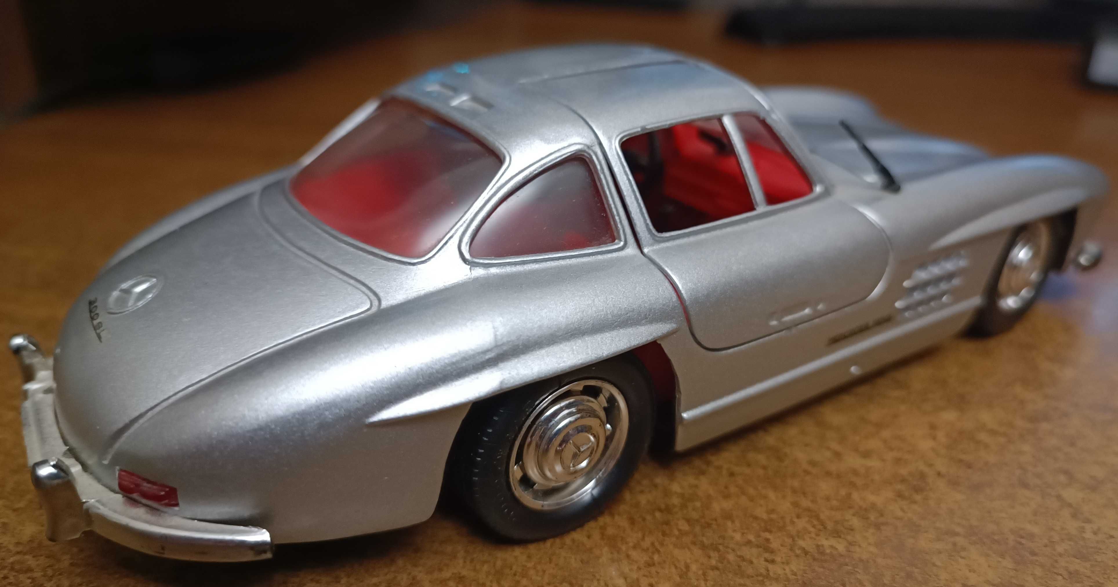 Колекційна модель машини Mercedes Benz 300SL